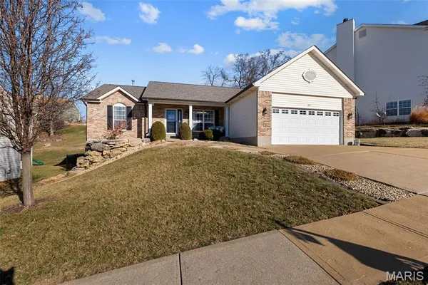 $455,000 | 1375 Mosswoods Drive, Fenton, MO 63026