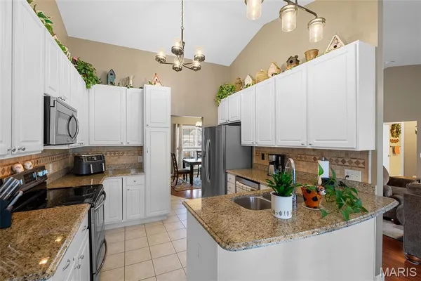 $455,000 | 1375 Mosswoods Drive, Fenton, MO 63026