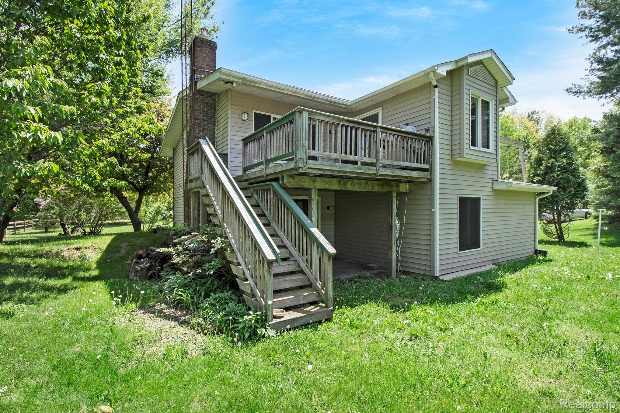 800 Sleaford Road Howell, MI 48843 - Photo 6 of 29 walkout lower level and upper deck for entertaining