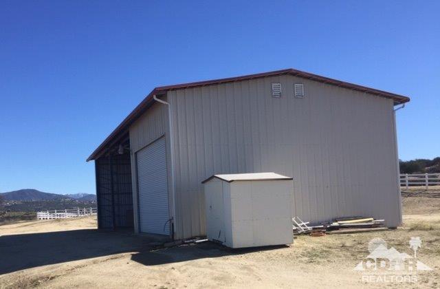34480 Sycamore Springs Road Hemet, CA 92544 - Photo 21 of 24 a backyard of a house