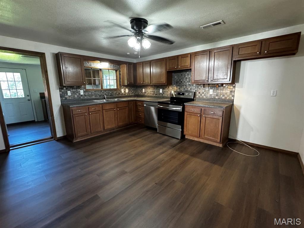 255 West Reed Avenue Puxico, MO 63960 - Photo 8 of 23