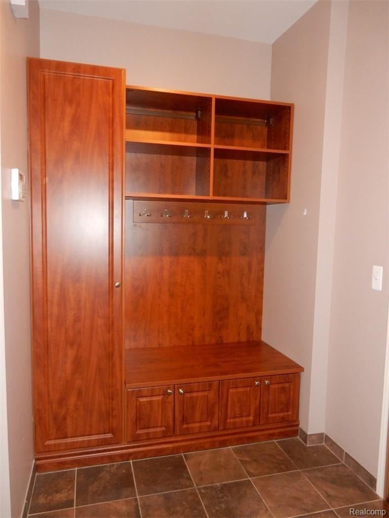 3382 Everett Drive Rochester, MI 48307 - Photo 25 of 92 LaundryMudRoom (1) (Large).JPG