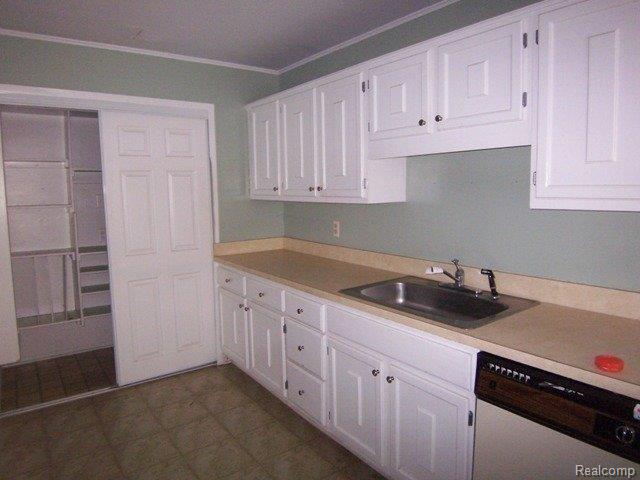 1517 Surrey Lane, Unit 100 Rochester, MI 48306 - Photo 3 of 18 100_1639
