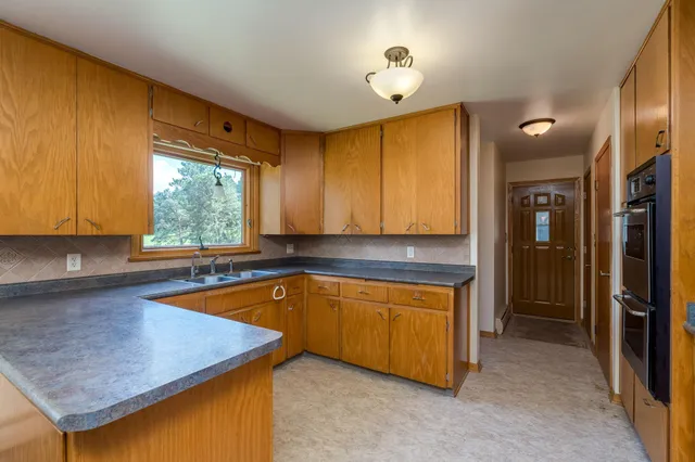 $699,900 | 39321 141st Avenue, Montgomery, MN 56069