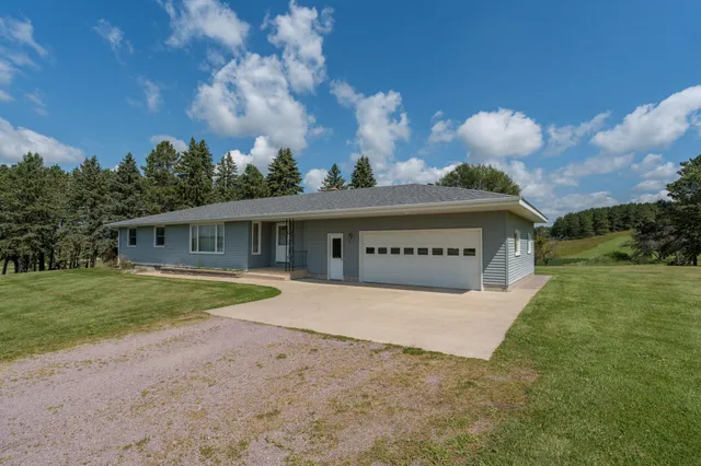 $699,900 | 39321 141st Avenue, Montgomery, MN 56069