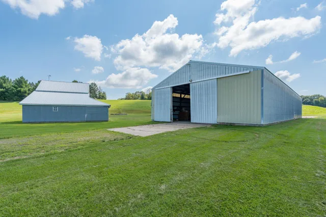 $699,900 | 39321 141st Avenue, Montgomery, MN 56069