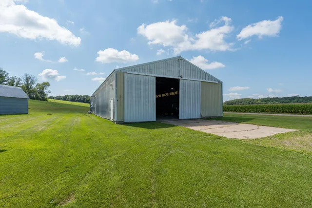 $699,900 | 39321 141st Avenue, Montgomery, MN 56069