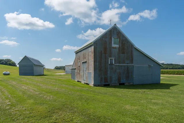 $699,900 | 39321 141st Avenue, Montgomery, MN 56069