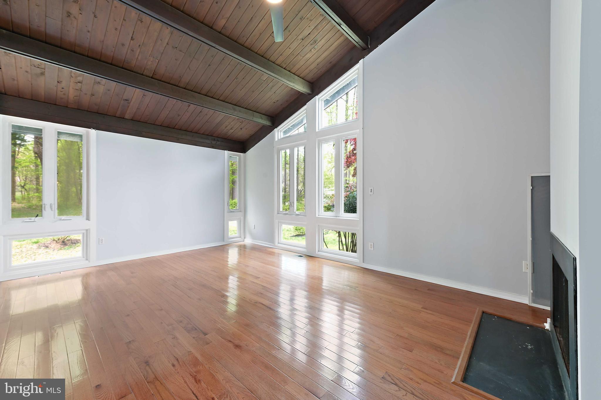 4621 Dustin Road Burtonsville, MD 20866 - Photo 5 of 52 Living Room