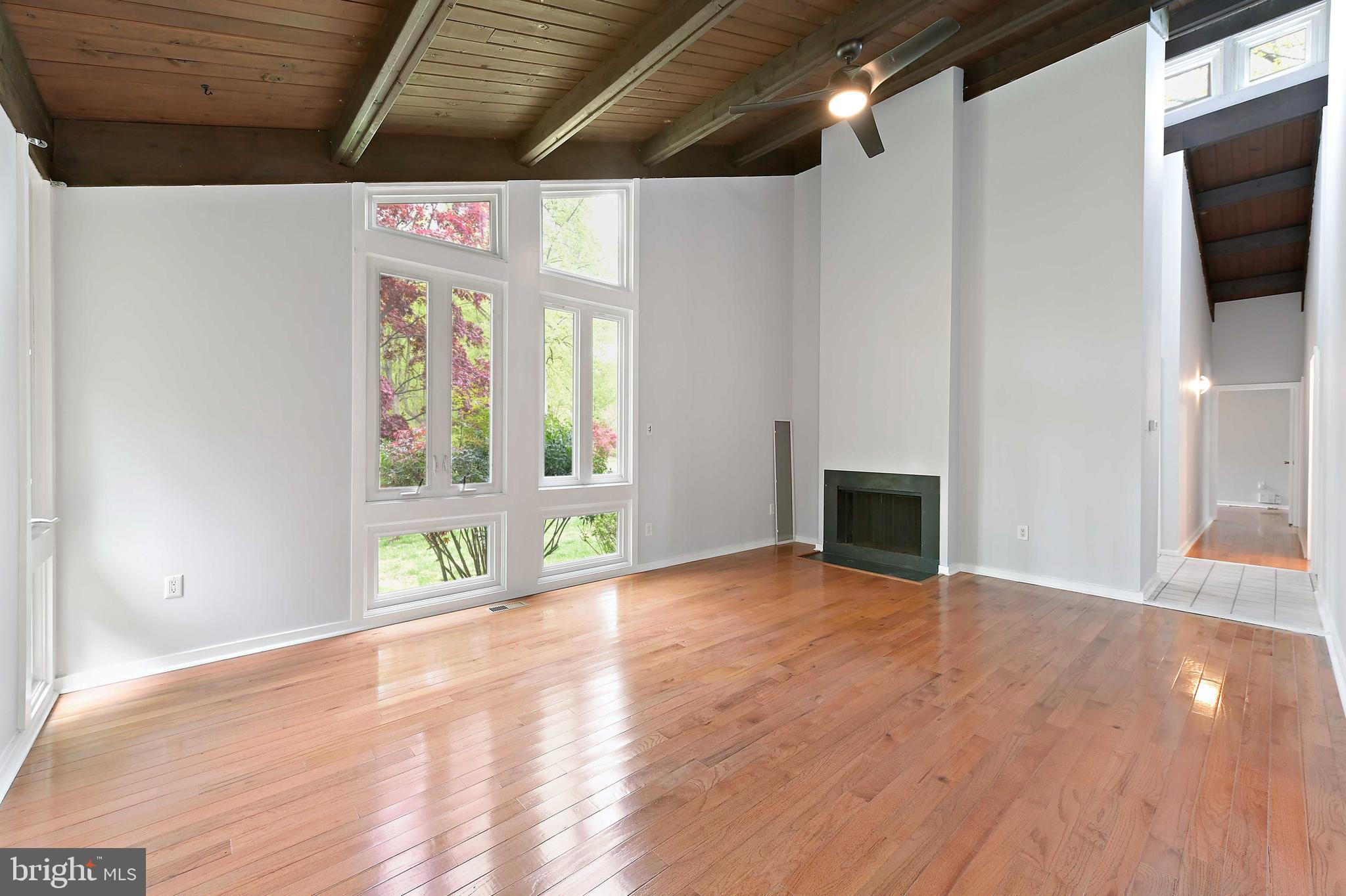 4621 Dustin Road Burtonsville, MD 20866 - Photo 6 of 52 Living Room