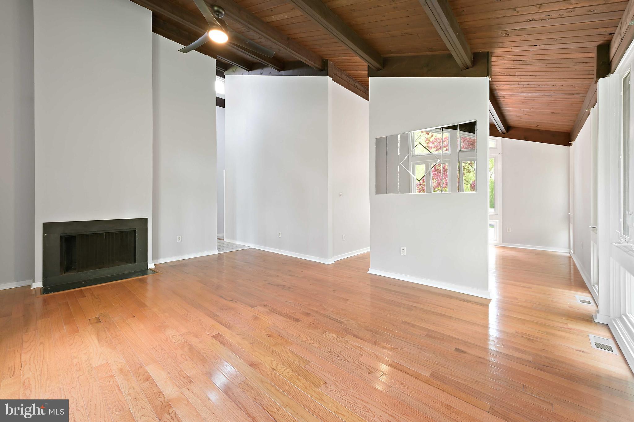 4621 Dustin Road Burtonsville, MD 20866 - Photo 7 of 52 Living Room