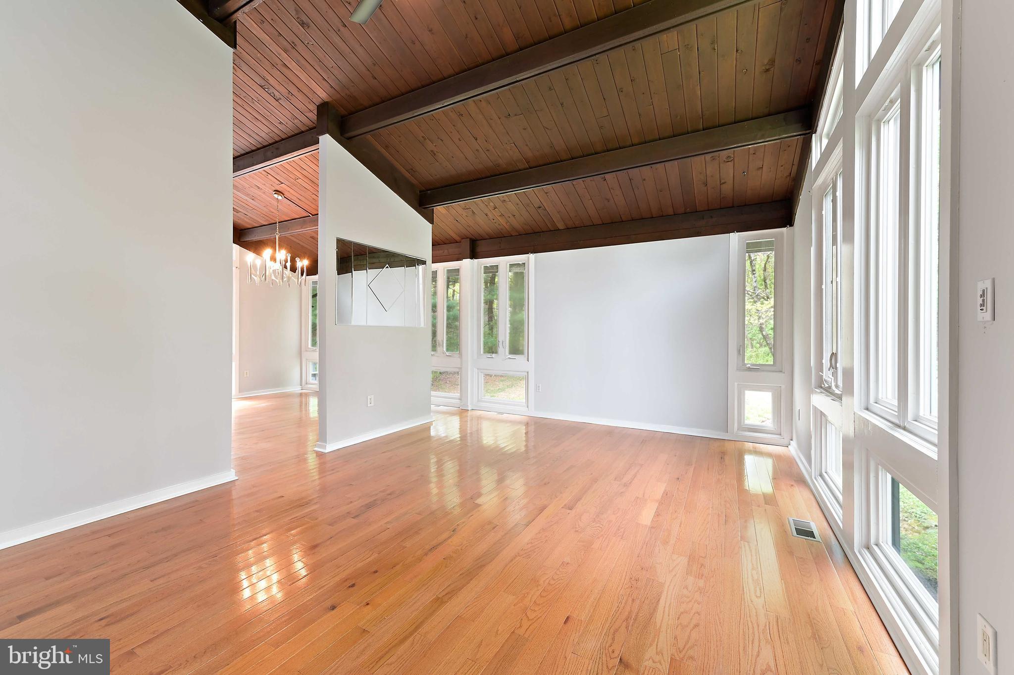 4621 Dustin Road Burtonsville, MD 20866 - Photo 8 of 52 Living Room