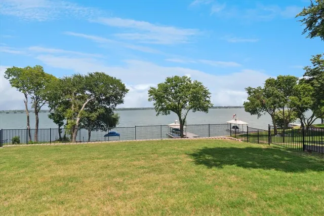 a view of a house with a big yard