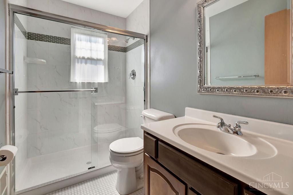 5721 Lawrence Road Cincinnati, OH 45248 - Photo 25 of 51