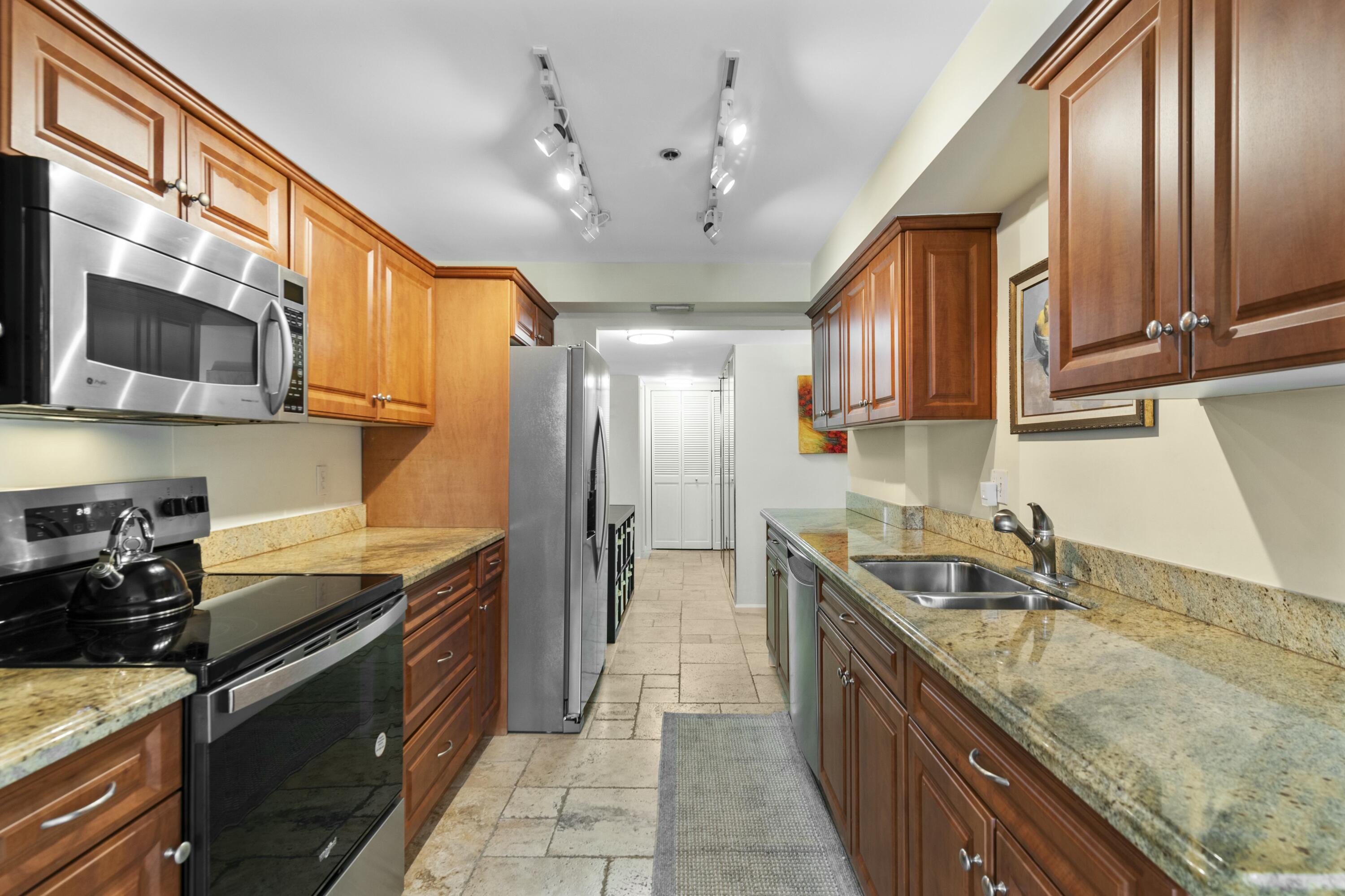 899 Jeffery Street, Unit 201 Boca Raton, FL 33487 - Photo 1 of 57 tempImagelQ8d1T