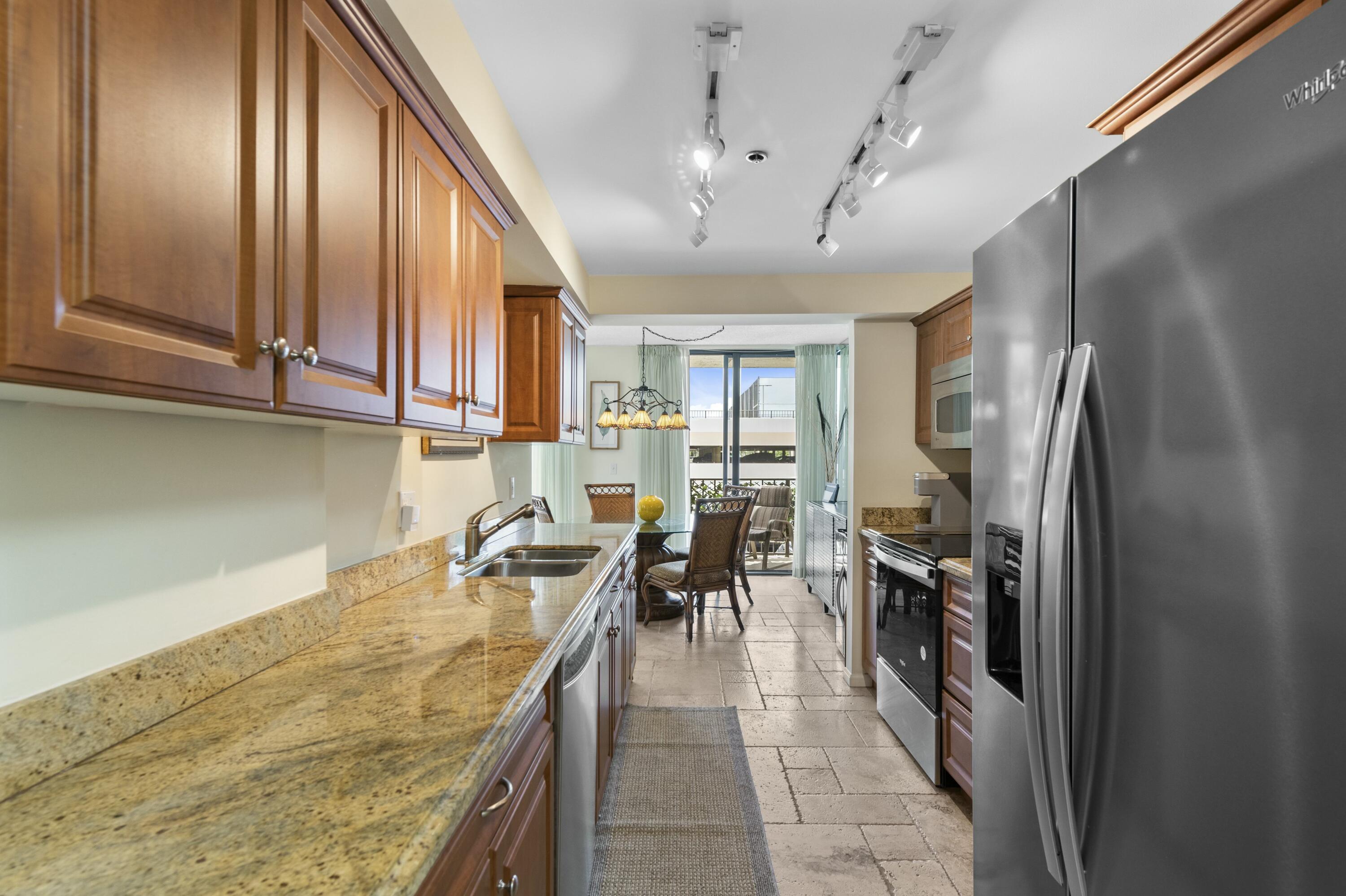 899 Jeffery Street, Unit 201 Boca Raton, FL 33487 - Photo 3 of 57 tempImageczvF9U