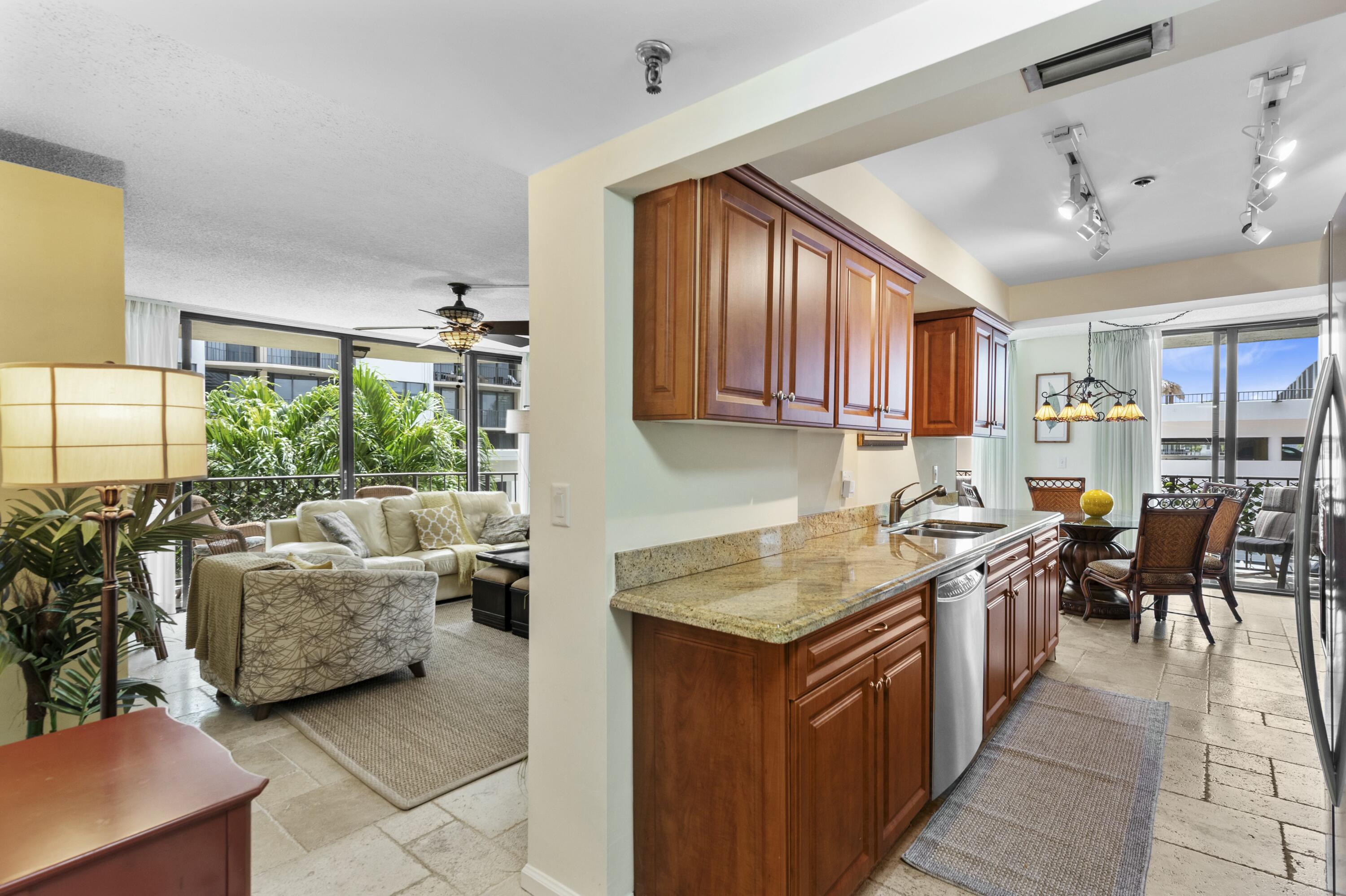 899 Jeffery Street, Unit 201 Boca Raton, FL 33487 - Photo 4 of 57 tempImage7wVl86