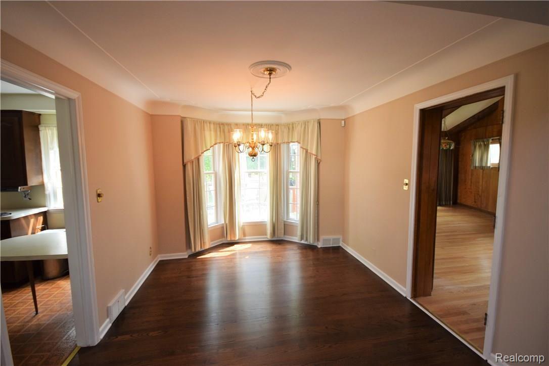 403 Roland Court Grosse Pointe, MI 48236 - Photo 5 of 22 DSC_0159.jpg