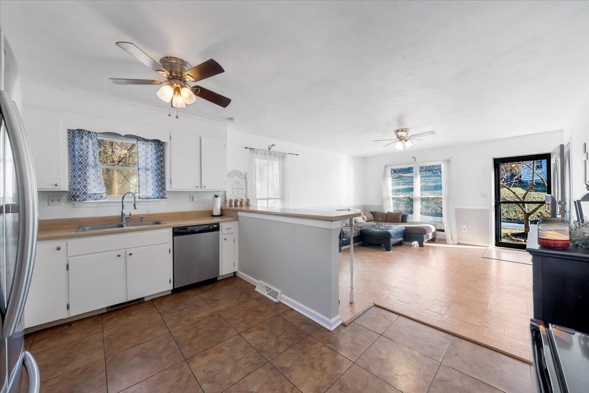 506 Ruddell Road Vinton, VA 24179 - Photo 7 of 23 07-MIB06581