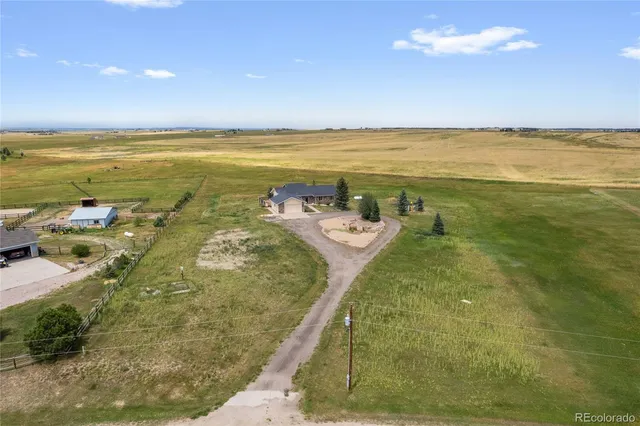 a view of a yard in front of a house