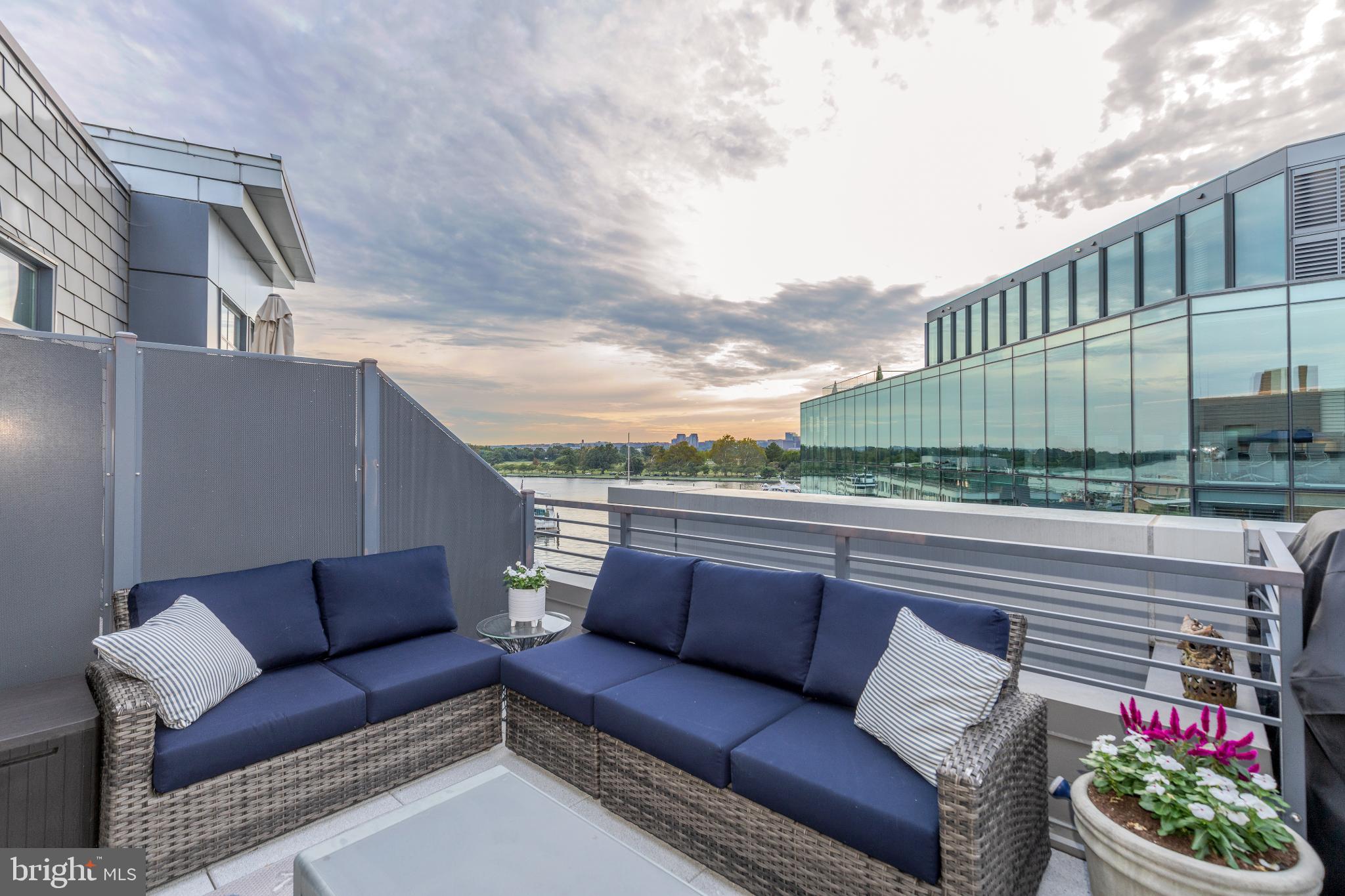 525 Water Street Southwest, Unit 403 Washington, DC 20024 - Photo 32 of 35 a rooftop view with patio outdoor seating and city view