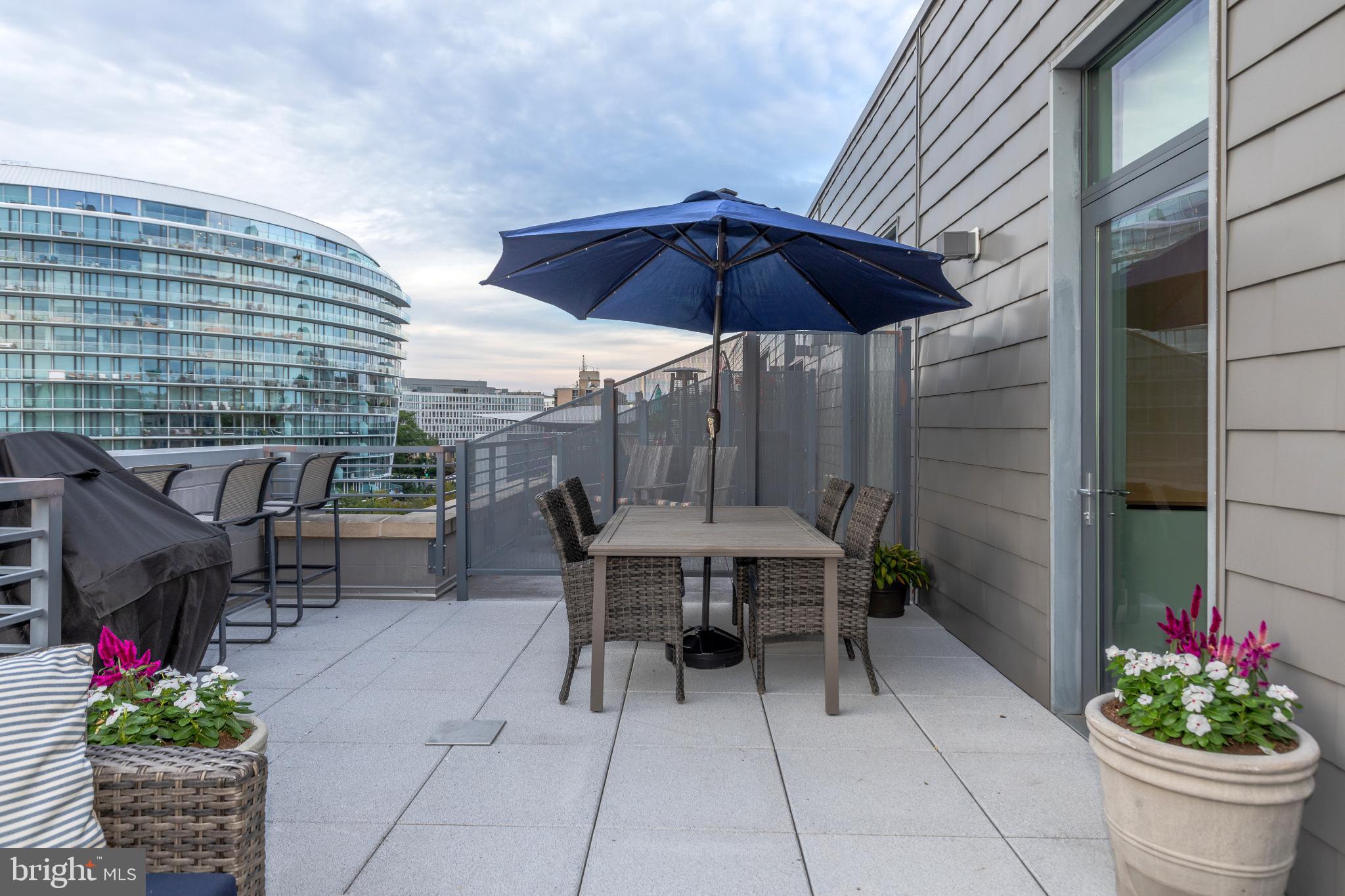 525 Water Street Southwest, Unit 403 Washington, DC 20024 - Photo 33 of 35 a view of a tables and chairs under an umbrella in the patio