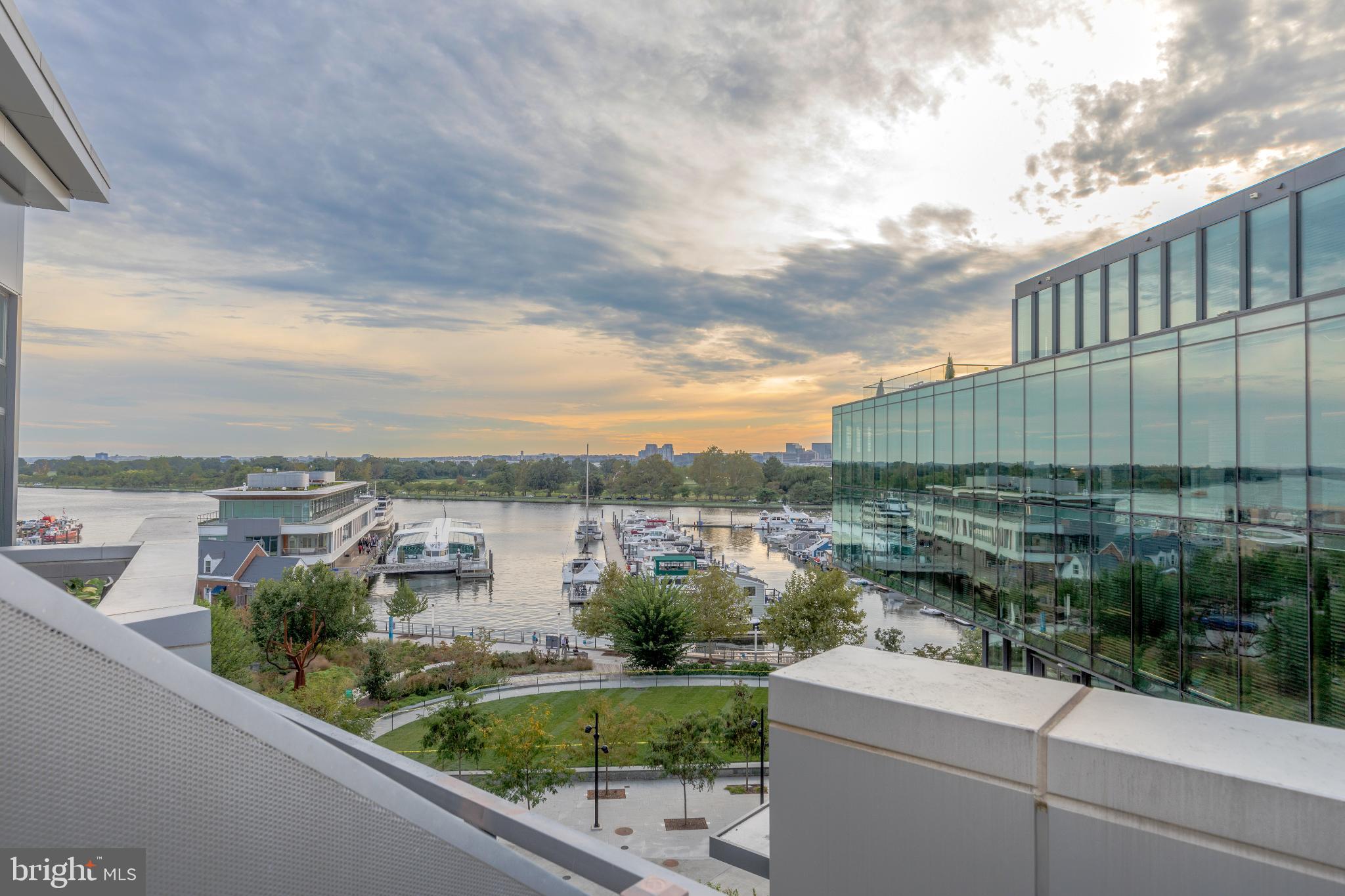 525 Water Street Southwest, Unit 403 Washington, DC 20024 - Photo 35 of 35 a view of a balcony with city view