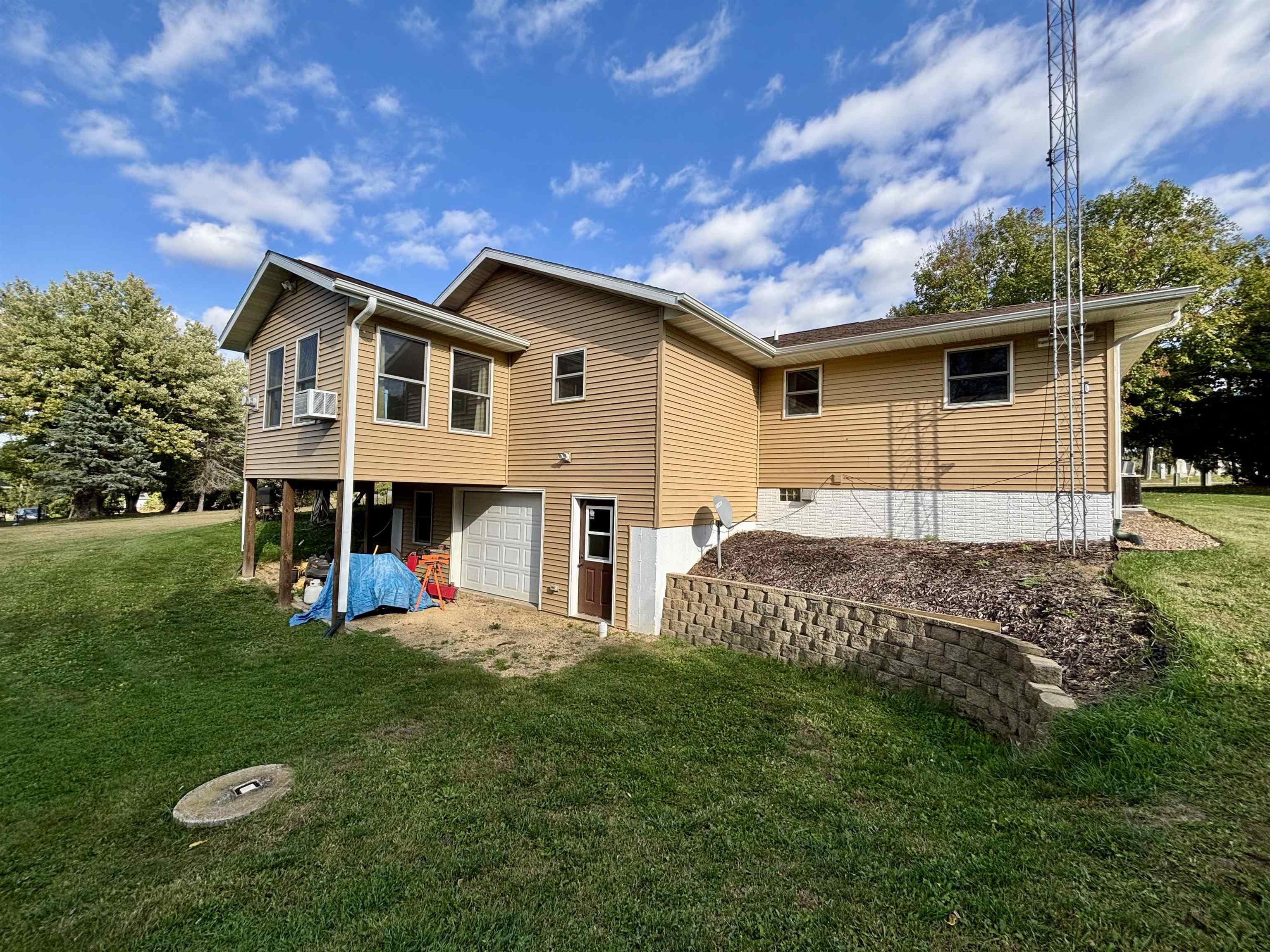 3310 South Apple River Road Elizabeth, IL 61028 - Photo 4 of 39 a front view of a house with a yard