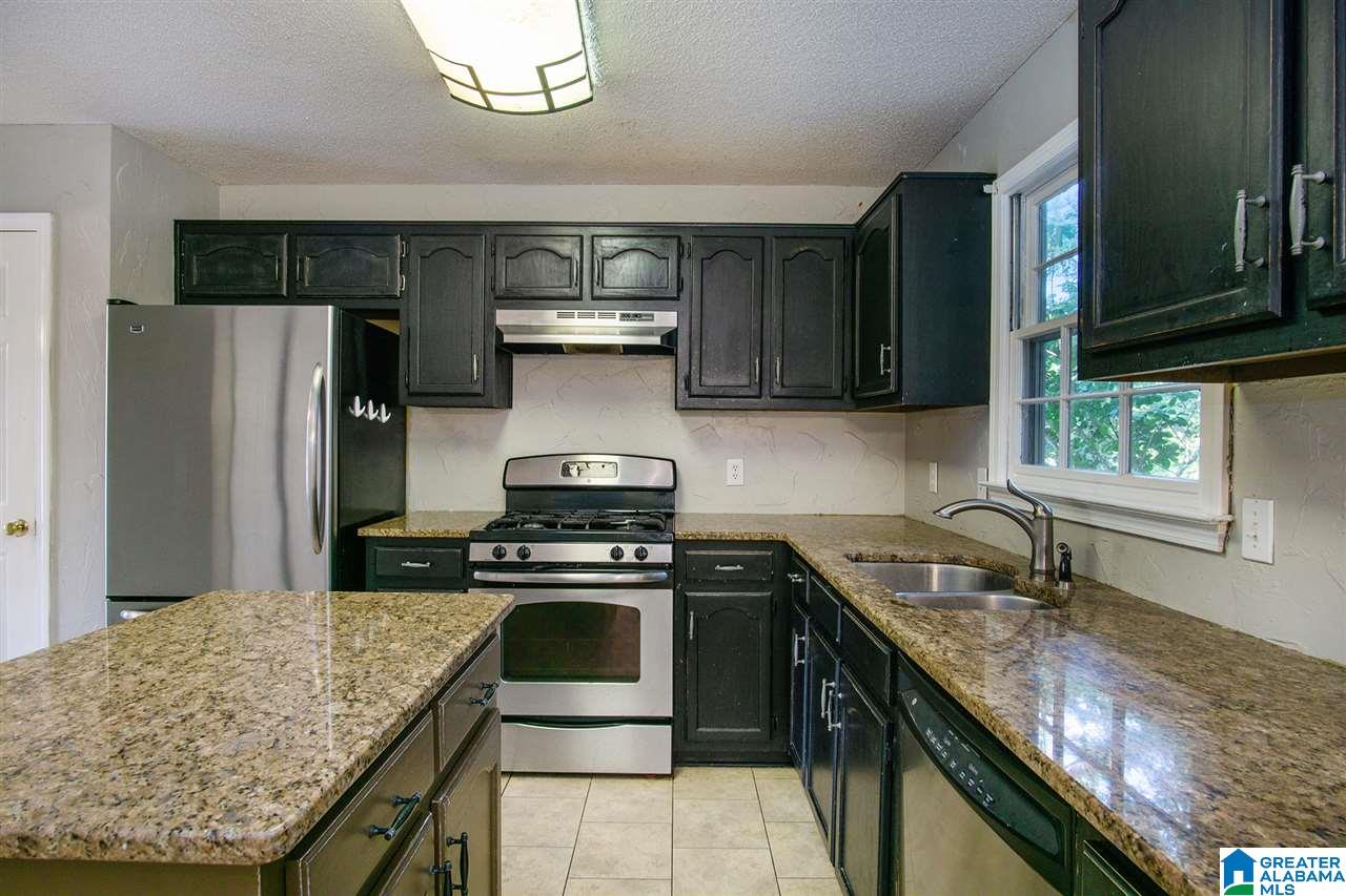 101 Spinnaker Lane Alabaster, AL 35007 - Photo 3 of 36