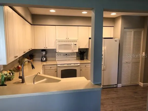 $2,000 | 5767 Avista Drive, Unit 4166, Sarasota, FL 34243