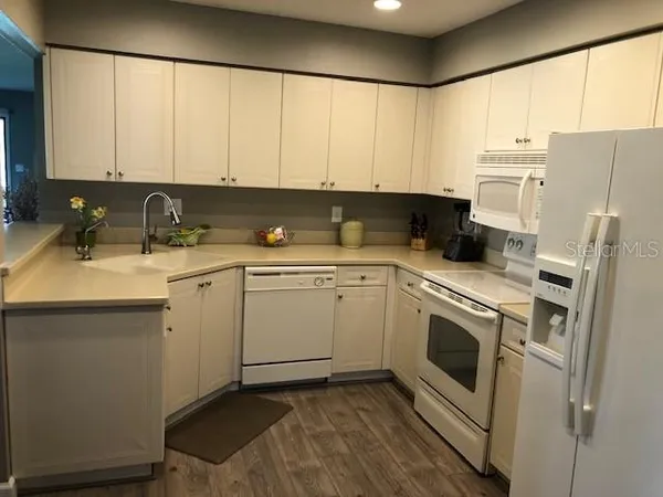 $2,000 | 5767 Avista Drive, Unit 4166, Sarasota, FL 34243