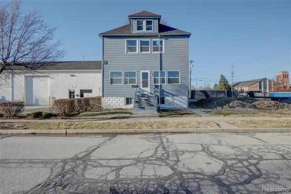 $225,000 | 320 Hudson Street, Wyandotte, MI 48192