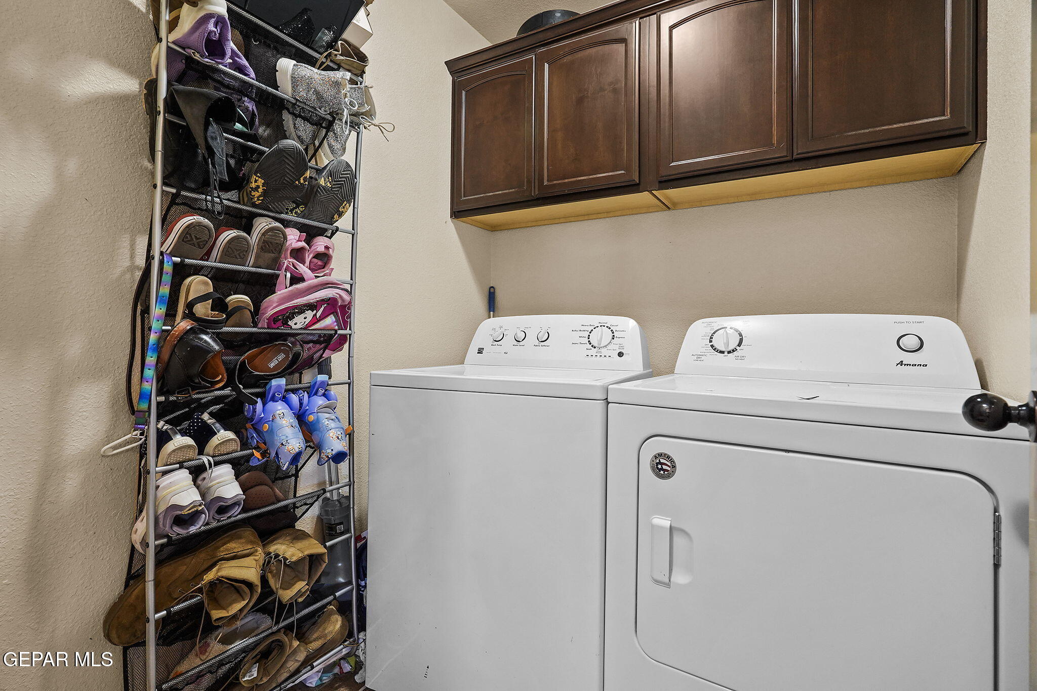 3152 Rustic Hidden Drive El Paso, TX 79938 - Photo 29 of 38 a utility room with dryer and washer