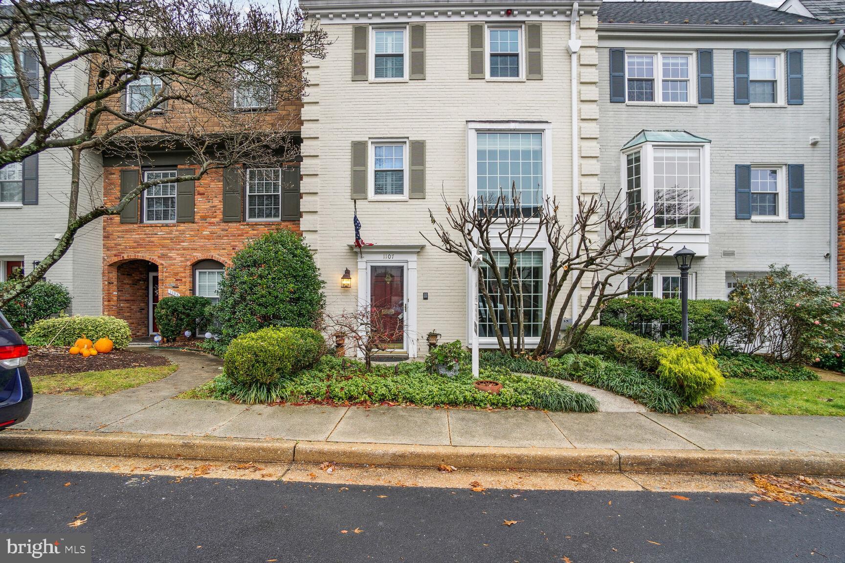 1107 Wimbledon Drive McLean, VA 22101 - Photo 2 of 22