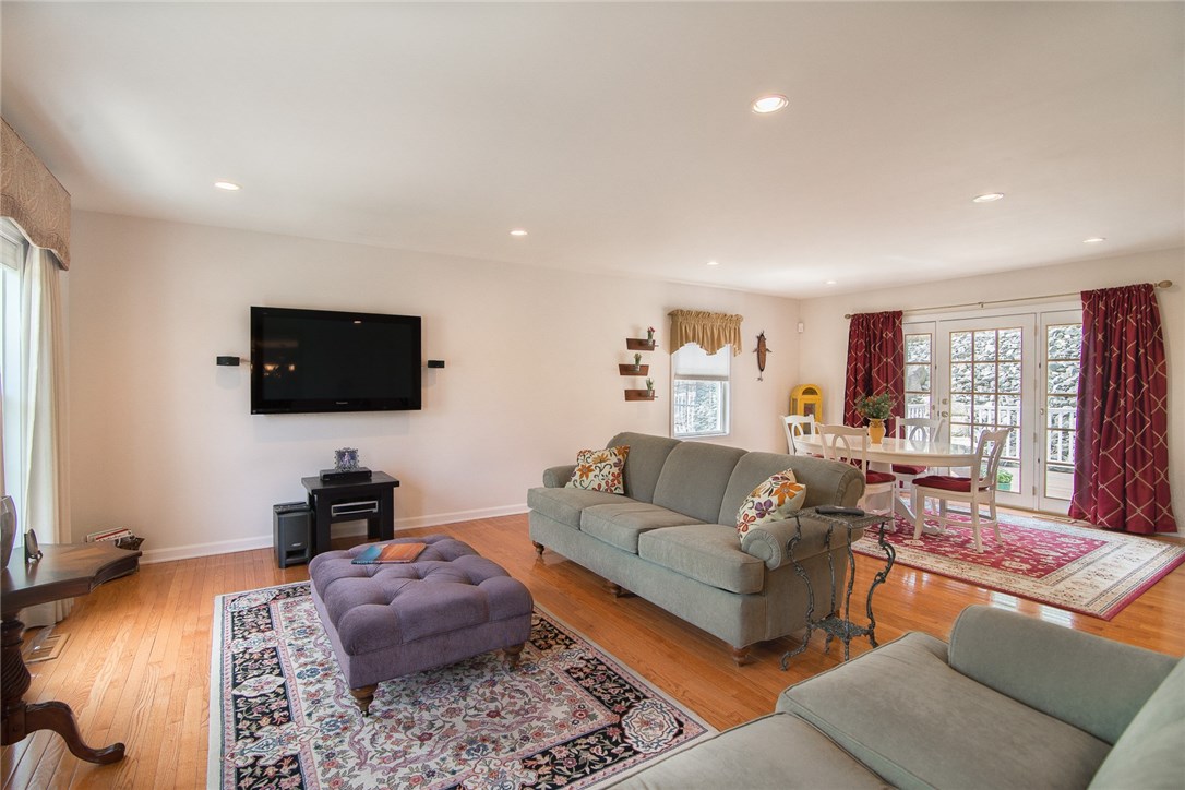61 Curry Road Cranston, RI 02920 - Photo 4 of 33