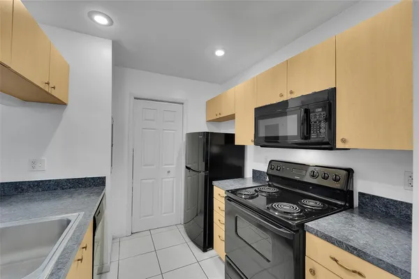 $2,350 | 2698 North Nob Hill Road, Sunrise, FL 33322