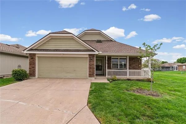$258,000 | 515 Saturn Drive, Raymore, MO 64083