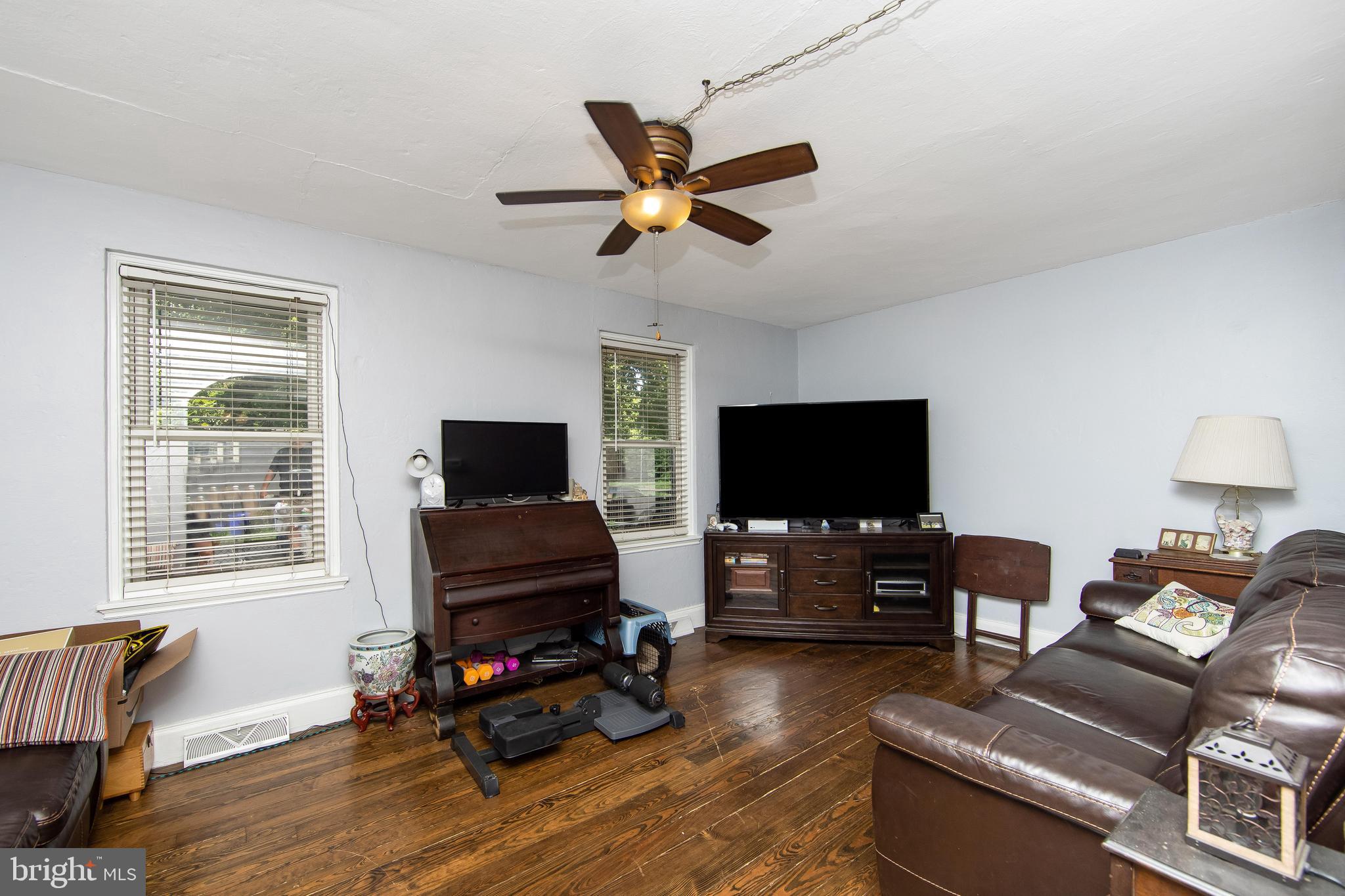 2832 Kansas Road Camden, NJ 08104 - Photo 23 of 32 a living room with furniture and a flat screen tv