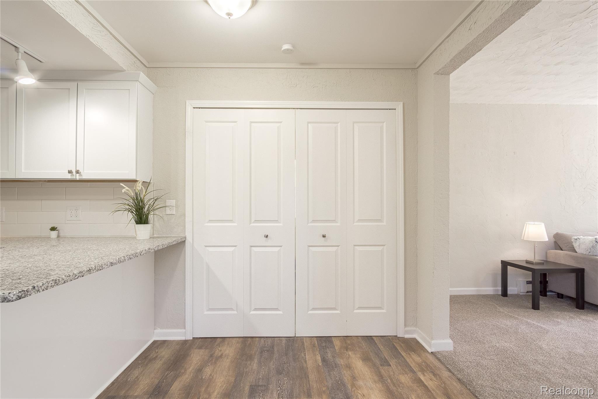 4351 Hatchery Road Waterford, MI 48329 - Photo 14 of 24 Laundry Area