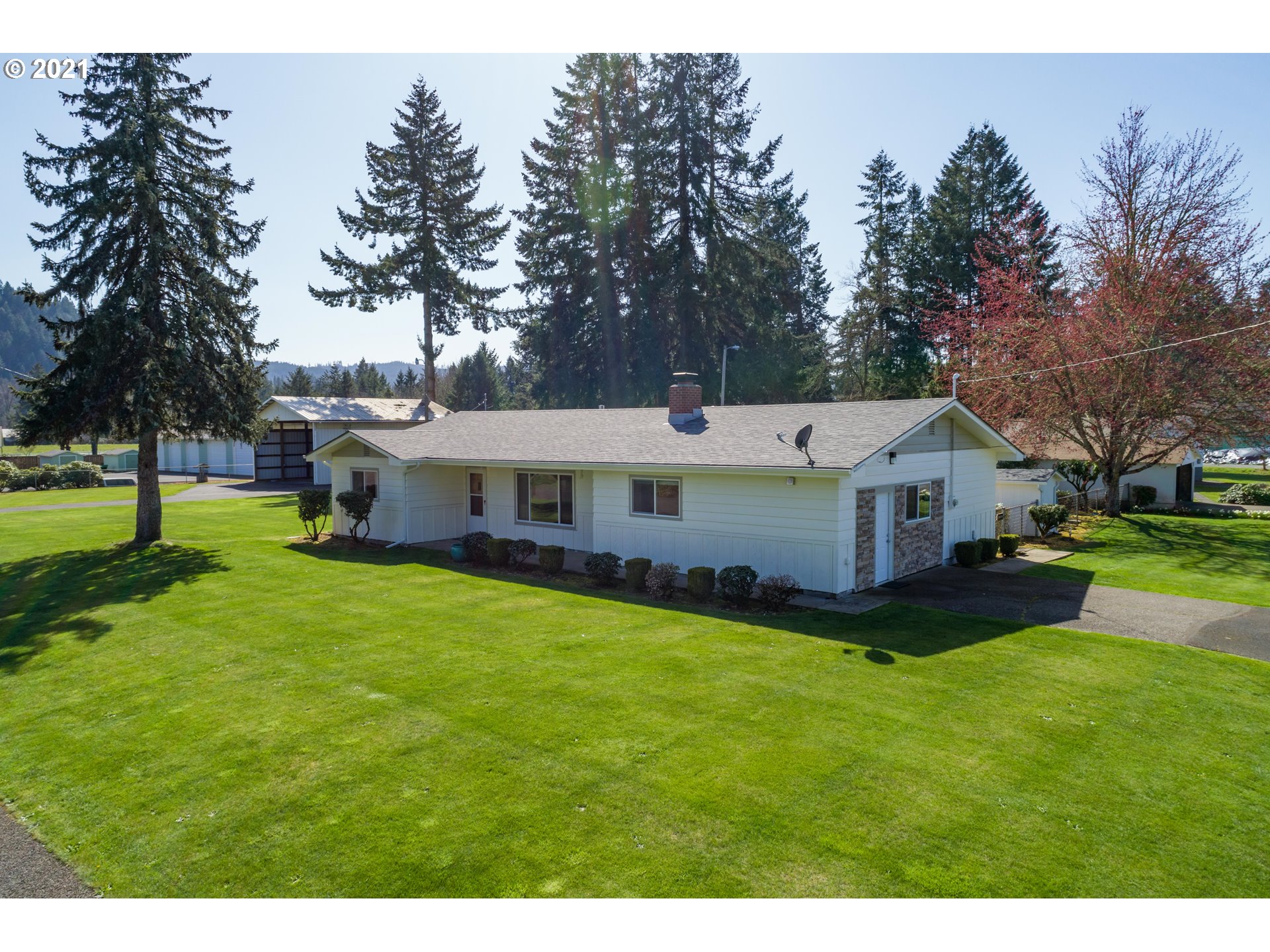 39000 Bryant Lane Springfield, OR 97478 - Photo 2 of 32