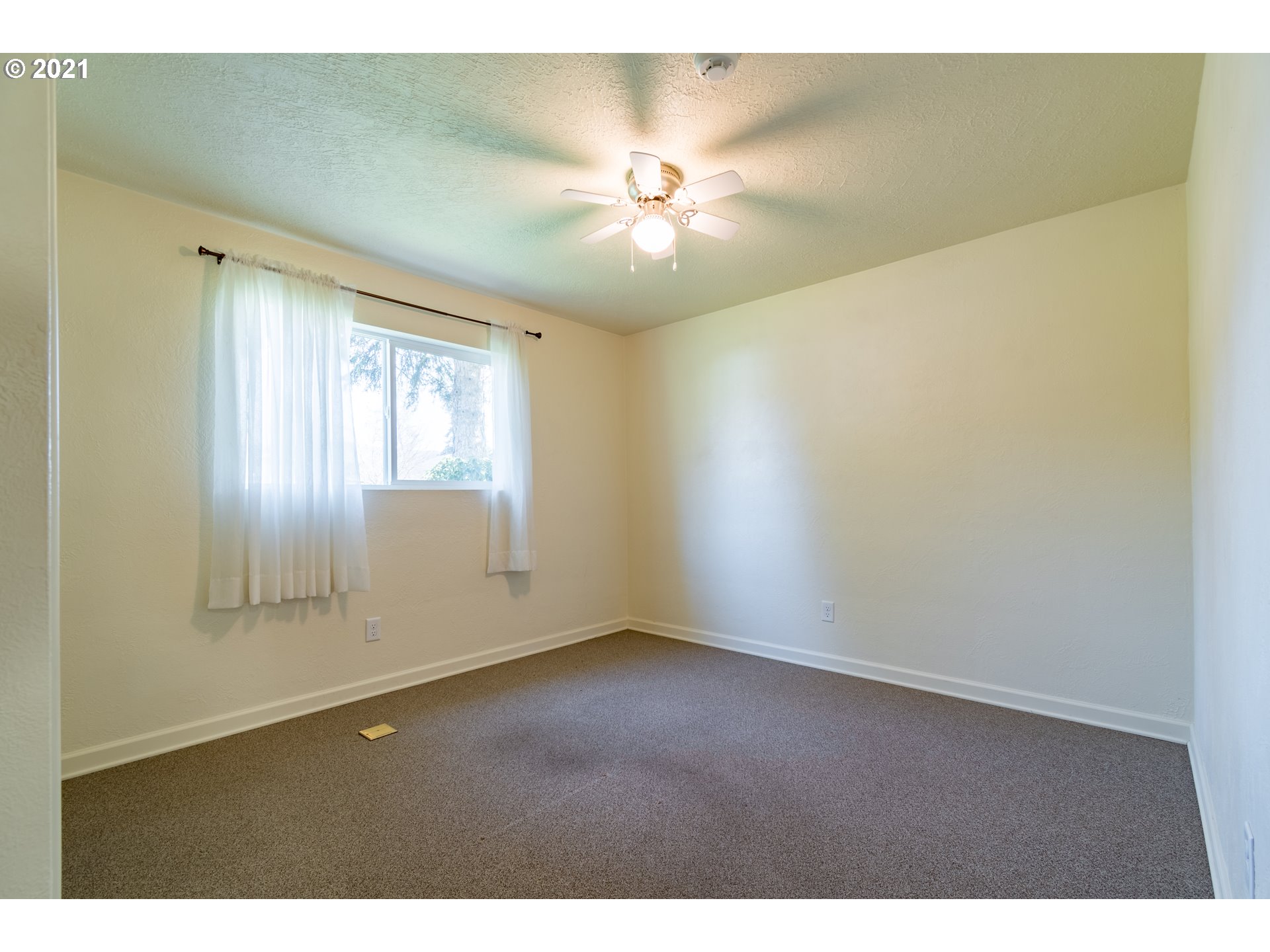39000 Bryant Lane Springfield, OR 97478 - Photo 15 of 32