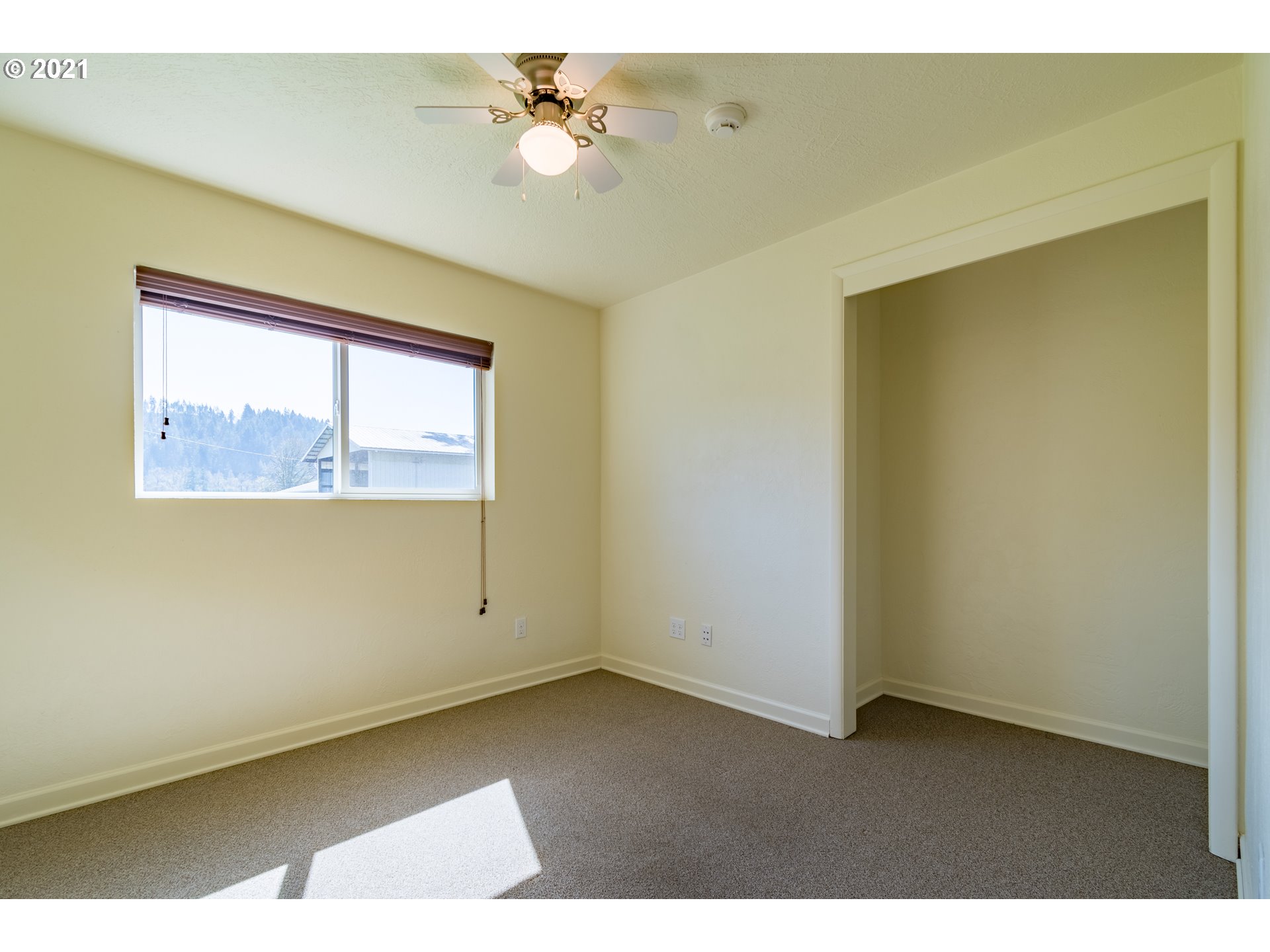 39000 Bryant Lane Springfield, OR 97478 - Photo 16 of 32