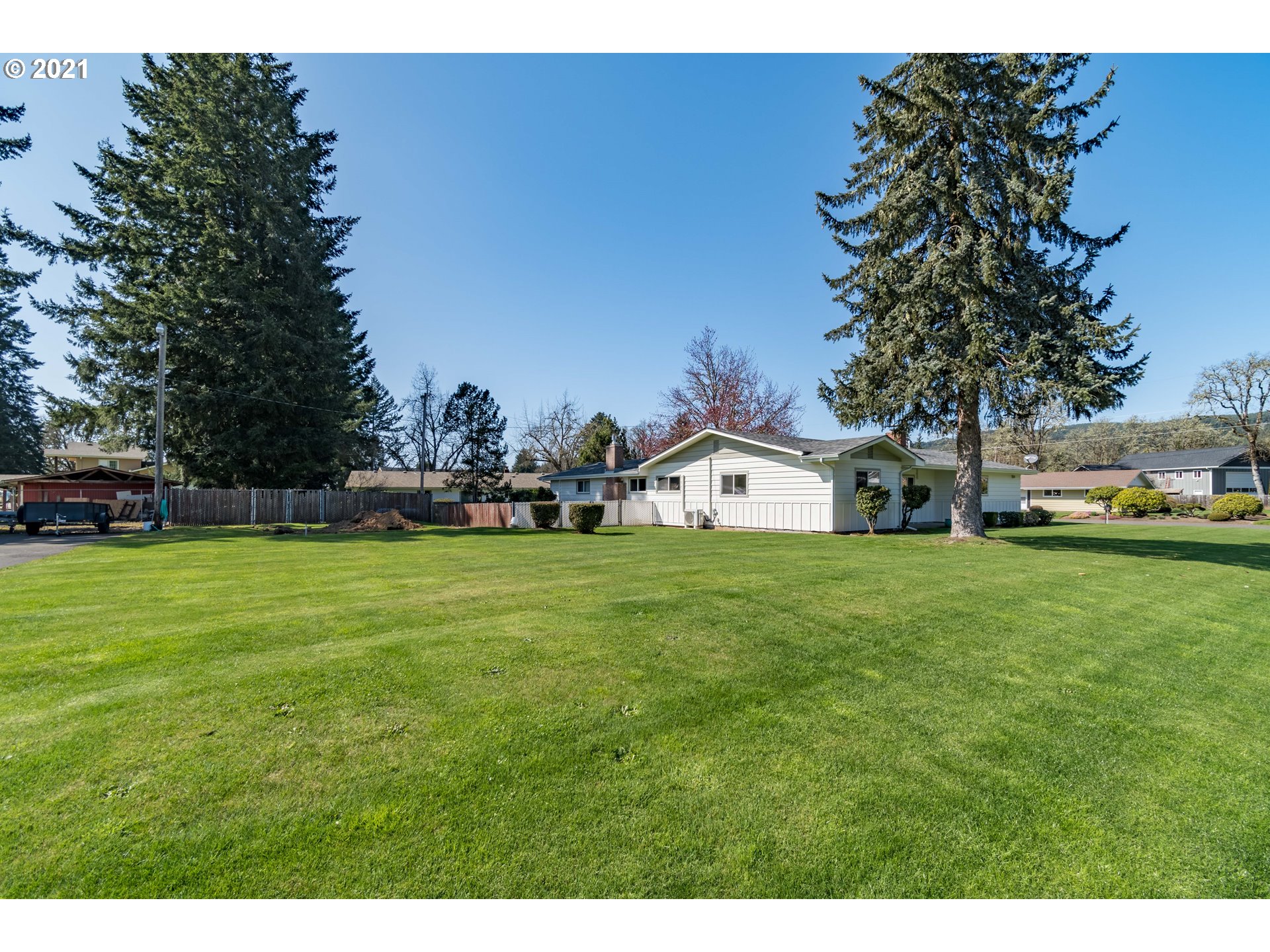 39000 Bryant Lane Springfield, OR 97478 - Photo 3 of 32