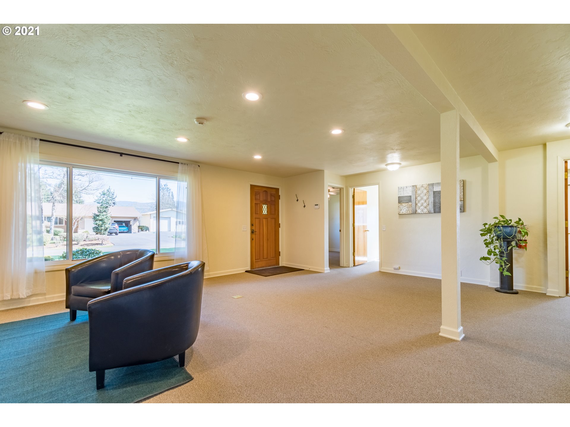 39000 Bryant Lane Springfield, OR 97478 - Photo 5 of 32