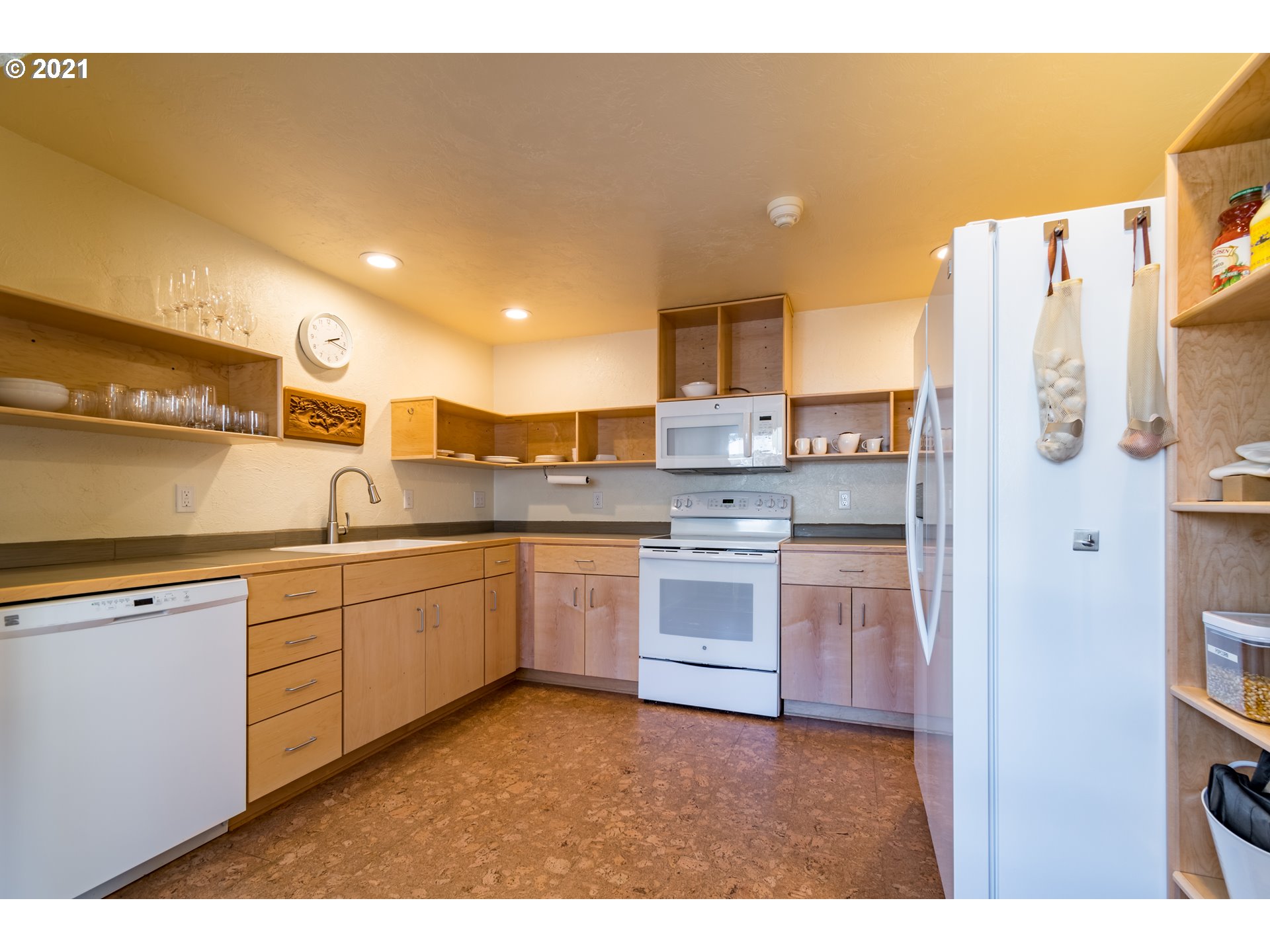 39000 Bryant Lane Springfield, OR 97478 - Photo 10 of 32