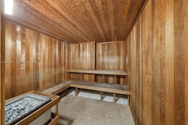 $2,500 | Royal Poinciana, Hollywood, FL 33020