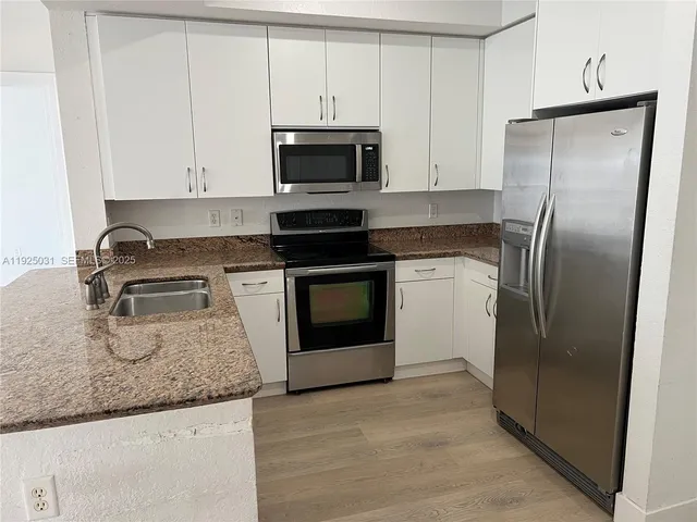 $2,500 | Royal Poinciana, Hollywood, FL 33020