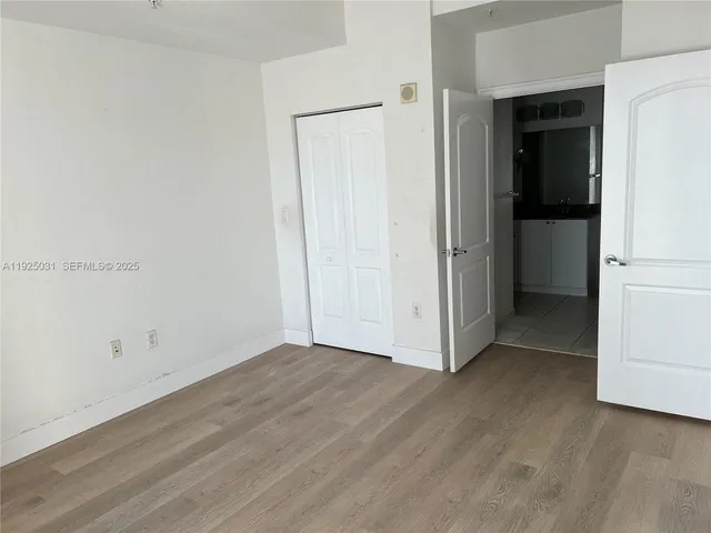 $2,500 | Royal Poinciana, Hollywood, FL 33020