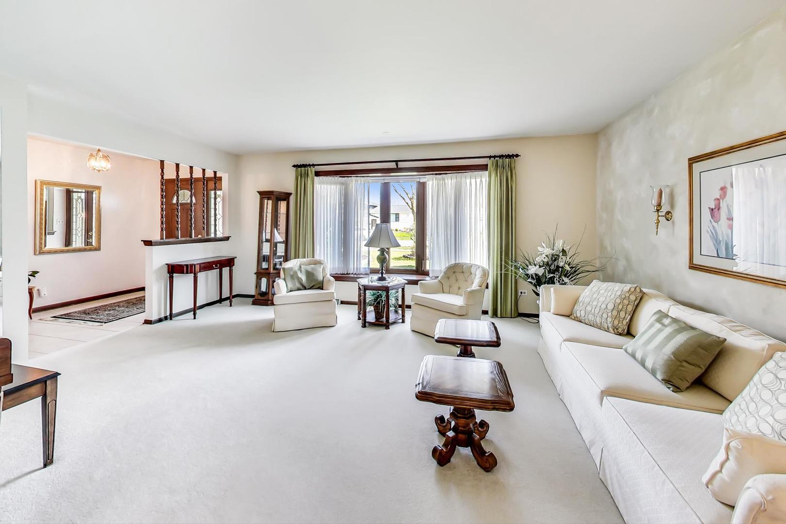 306 North Marcella Road Mount Prospect, IL 60056 - Photo 9 of 31 a living room with furniture and a large window