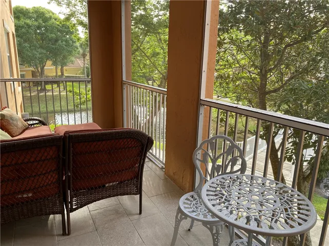 $2,300 | 5020 Fairways Circle, Unit J203, Vero Beach, FL 32967